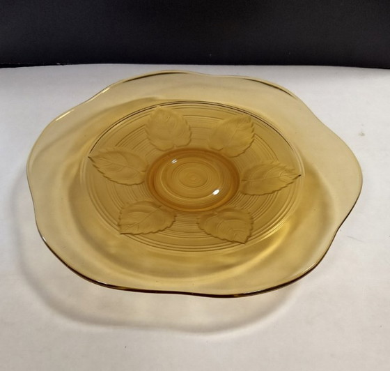 Image 1 of motivo a foglia di ciotola color ambra