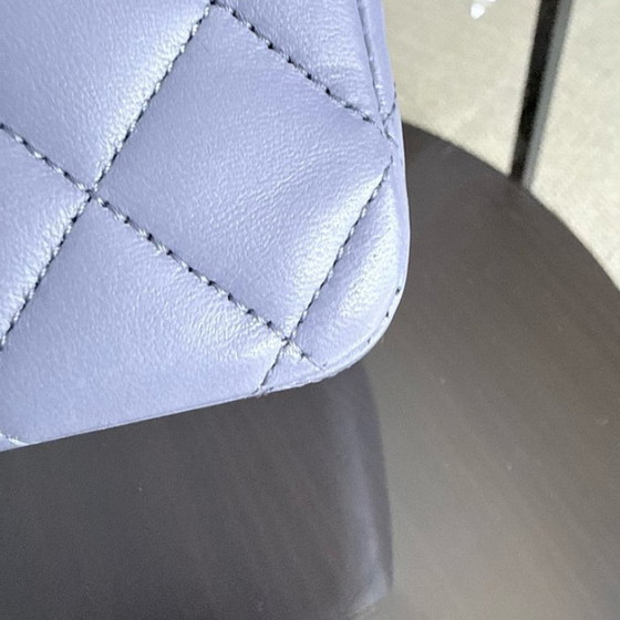 Image 1 of Chanel Classic Flap Medium - 25 cm, gestepptes Lammleder, Lavendel, silberfarbene Beschläge, Serie 15
