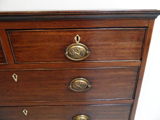 Antique oak chest of drawers
