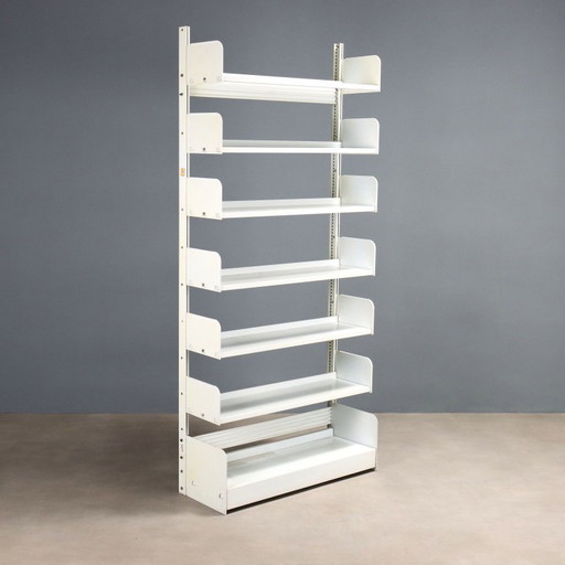 Vintage witte metalen boekenkast