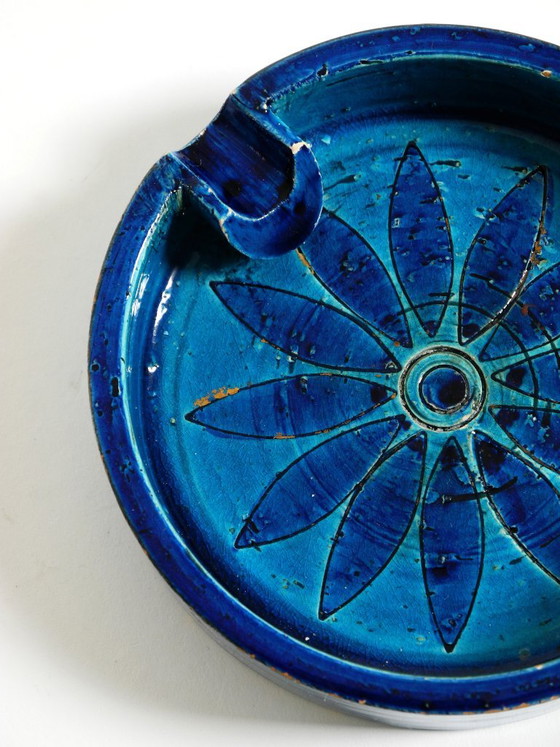 Precioso cenicero de mesa de cerámica Rimini Blu de los años 60, diseñado por Aldo Londi para Bitossi, Italia. (photo 8 of 9)