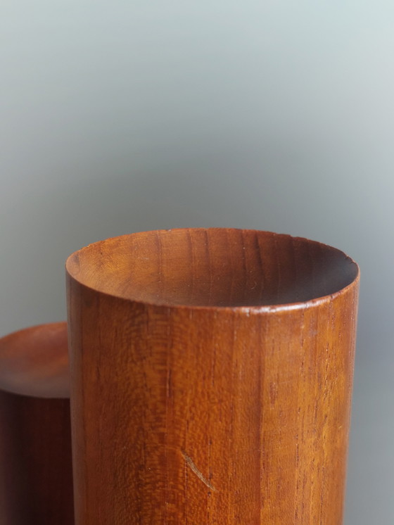 Image 1 of Vintage houten tafellamp/bijzetlamp uit het midden van de vorige eeuw met geplooide kap.