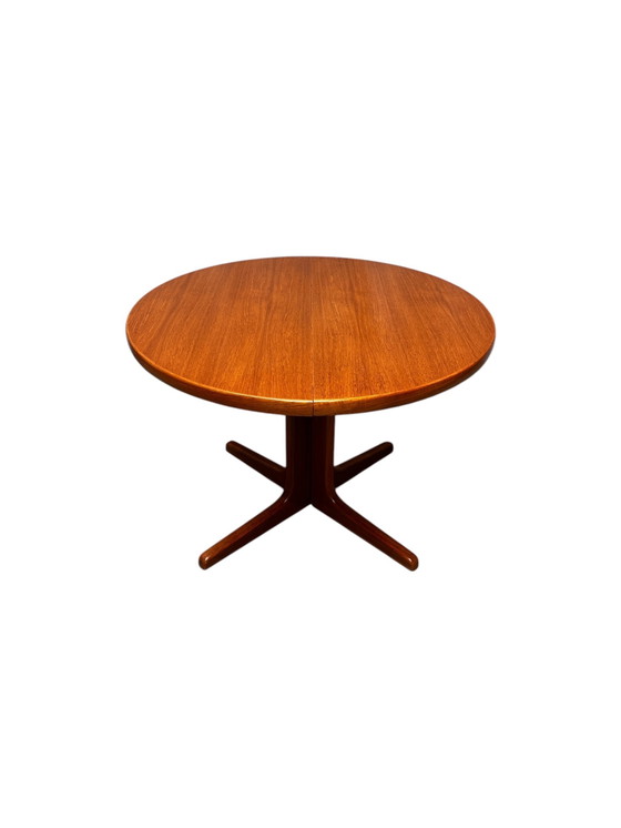Image 1 of Extendable table