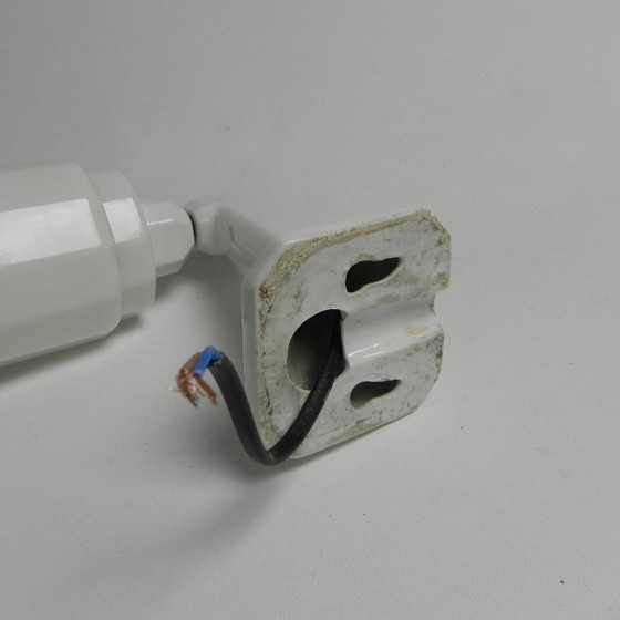 Image 1 of Porseleinen Art Deco wandlamp met opaline kap, jaren 30