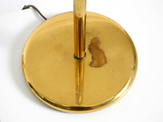 Bella, grande, originale lampada da tavolo in ottone con paralume conico, Mid-Century Modern (photo 19 of 20)