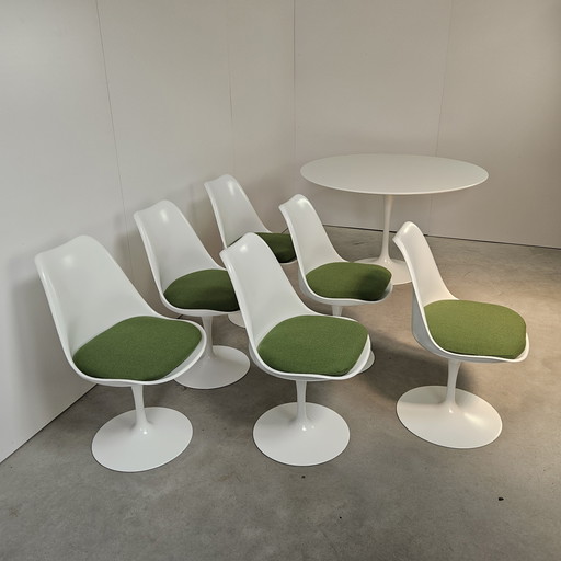 Gerestaureerde Knoll Int. Eero Saarinen Eetkamerset