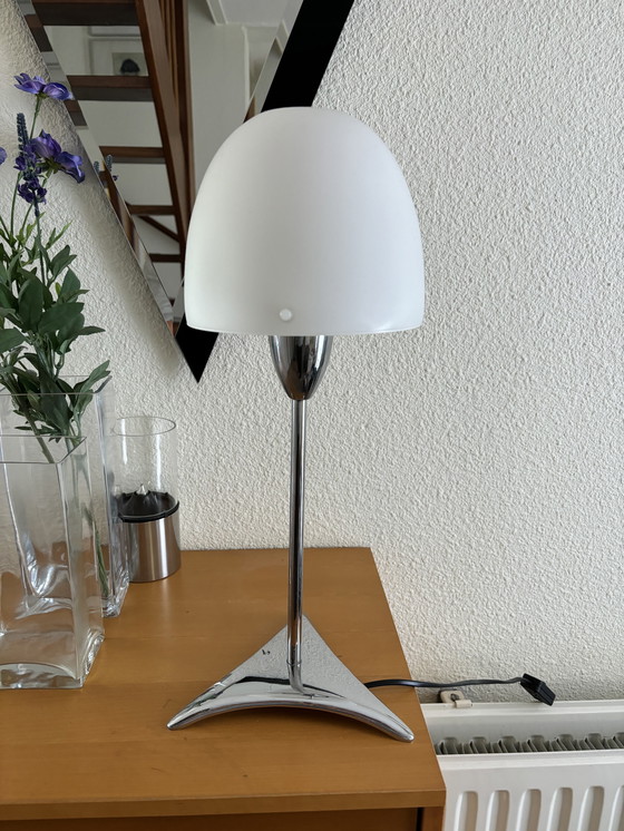 Image 1 of Lampe à poser en verre dépoli avec base chromée