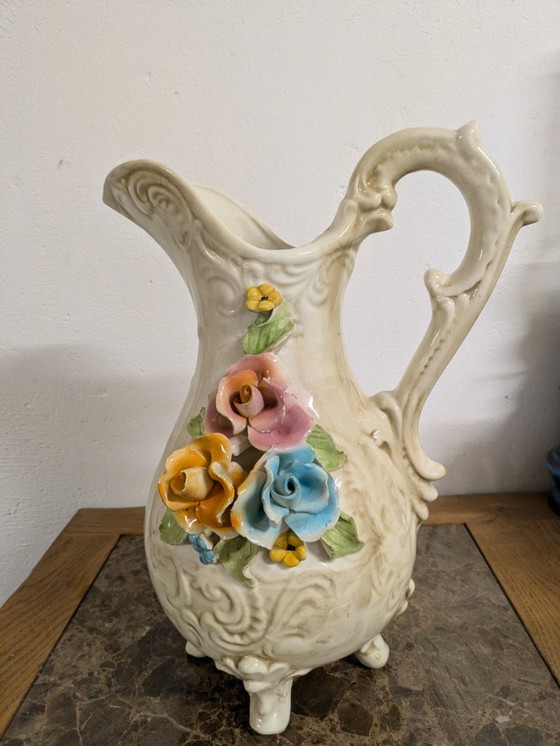 Brocca in ceramica con decoro floreale, Vasi, Crema (foto 2 di 8)