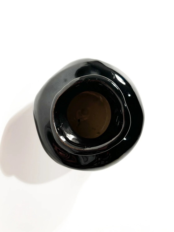 Vaso in ceramica nero dipinto italiano anni '80, forma ammaccata – Vasi, Italian Design (photo 4 of 6)