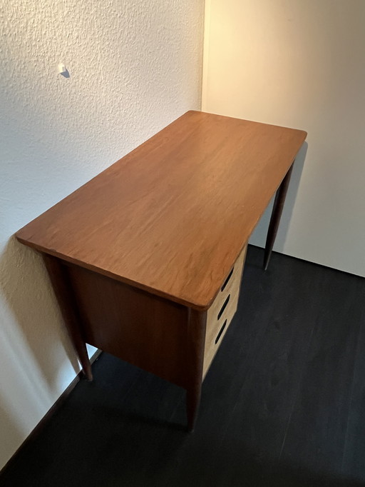 Arne Vodder 60s bureau Deens design