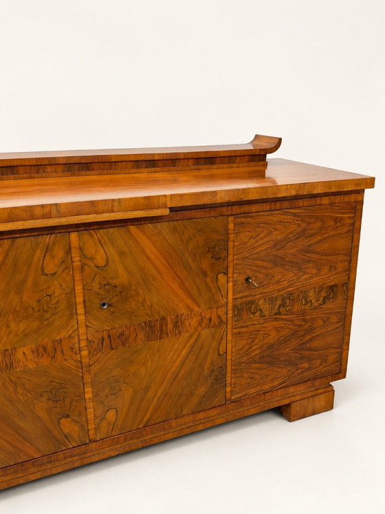 Credenze in legno con motivo a venatura geometrica, Marrone, Art Deco (foto 11 di 15)