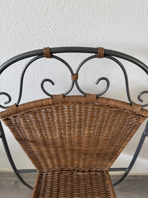 Set van 2 smeedijzeren stoelen met gevlochten rotan 