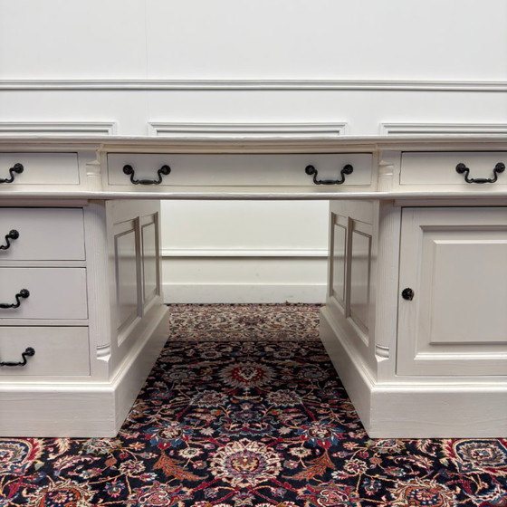 Klassiek Engels Wit Bureau – Leather, Metal (photo 10 of 20)