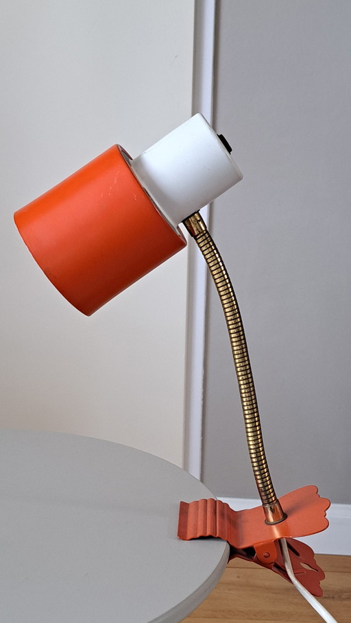 Lampada a morsetto Hala Vintage arancione e bianca - Design H. Busquet