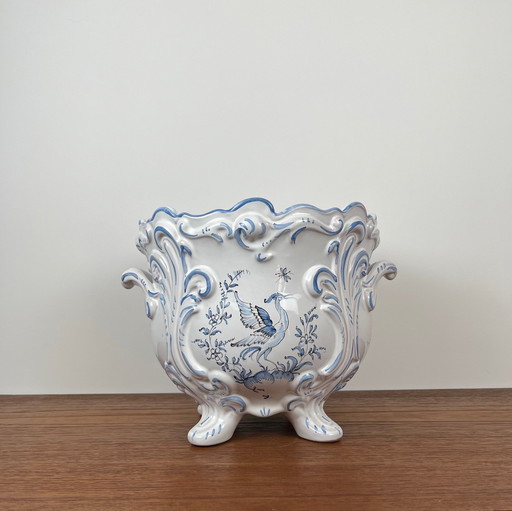 Moustier Dallier flower pot, 1950/70, white and blue