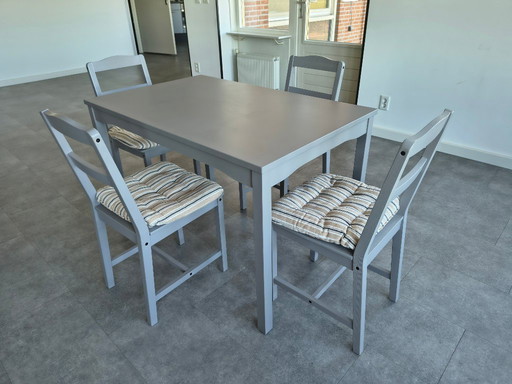 Tavolo IKEA HAUGA + 4 sedie