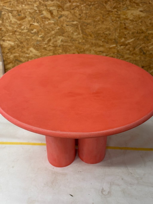 Round Mortex table in coral color - with 3 legs dia 120cm