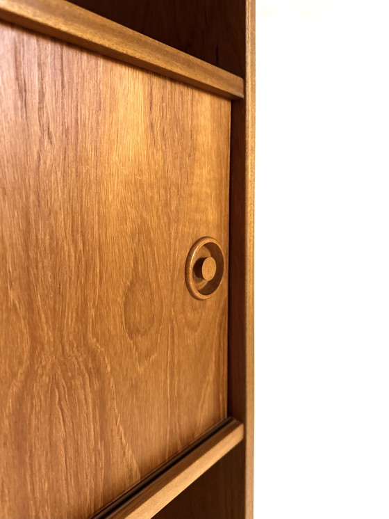 Image 1 of Vintage Deense boekenkast met schuifdeuren ‘60