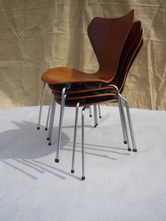 Set of 4 Arne Jacobsen teak chairs, Mod. 3107 – Fritz Hansen, Dining chairs, Wood, Vintage (photo 6 of 7)