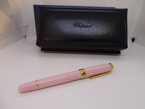Image 1 of Chopard Special Edition “Happy fish” ballpoint pen, pink resin, gold plated and diamonds, 21st century – Switzerland