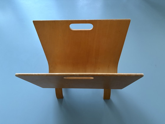 Image 1 of Porte-revues vintage en bois de bouleau courbé, style « Alvar Aalto ».