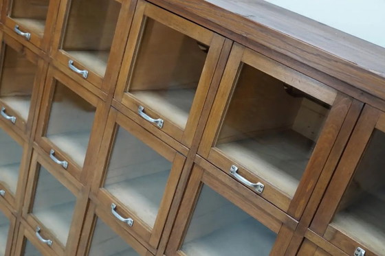 Image 1 of Großer, antiker deutscher Kurzwarenschrank/Vitrinenschrank aus Buchenholz, 1950er Jahre