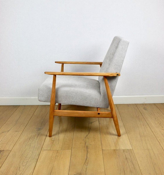 Image 1 of Sillón 'Lis', década de 1970, madera clara color beige, diseño de Henryk Lis.
