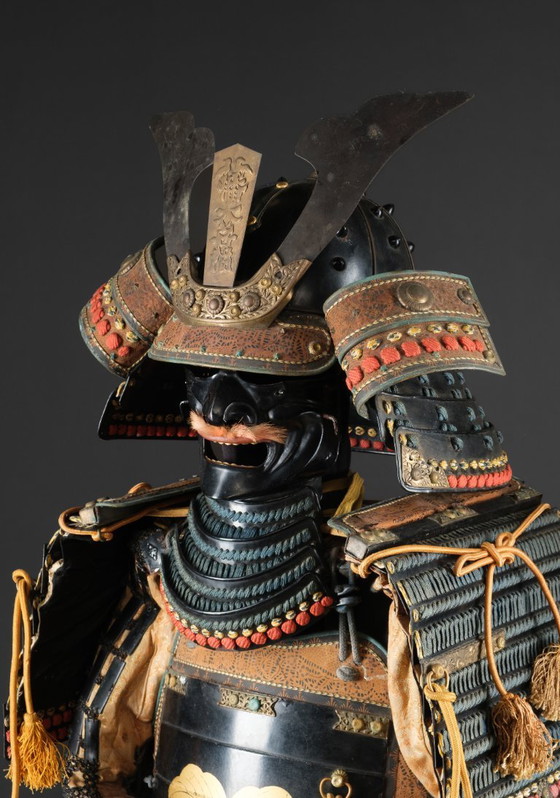Image 1 of Samurai armour yoroi black lacquer with ivy leaf family crest