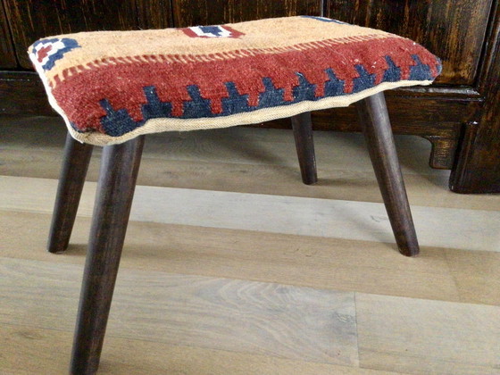 Image 1 of Pouf vintage rivestito in tessuto Kilim