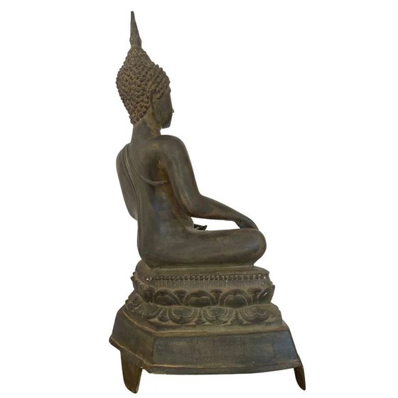 Gran estatua de Buda sentado en bronce – Tailandia, ca. 1500–1650 (Lote 161) – Esculturas, Bronze, Gold (photo 4 of 24)