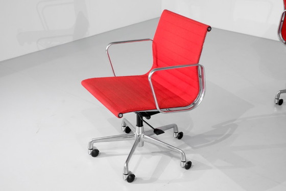 Image 1 of Conjunto de sillones EA 117 de Charles Ray Eames para ICF USA 1969.