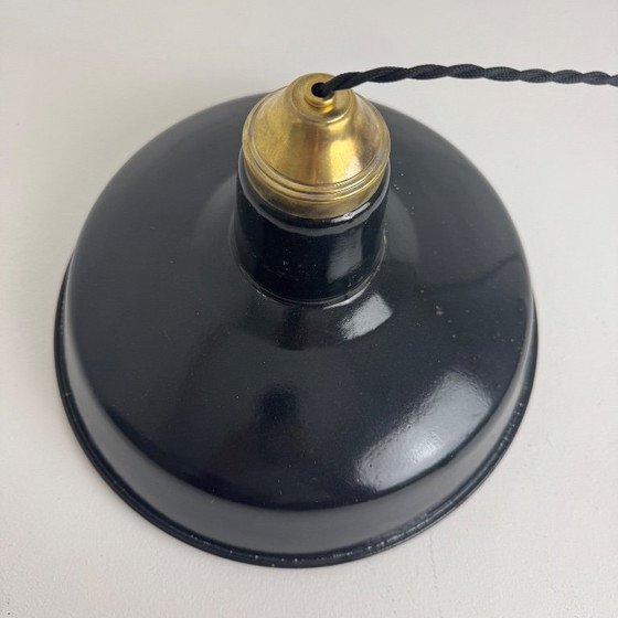 Image 1 of Lampada a sospensione industriale antica, smaltata, per officina.