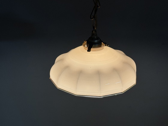 Image 1 of Lampada a sospensione antica Art Déco: vetro elegante e atmosfera senza tempo