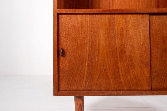 Image 1 of Deense teakhouten boekenkast uit het midden van de 20e eeuw met schuifdeuren – Sejling Skabe, jaren 60