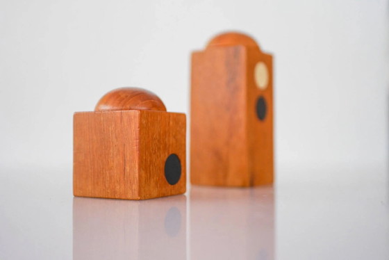 Image 1 of Ensemble de 2 salières et poivrières en teck de style moderniste danois.