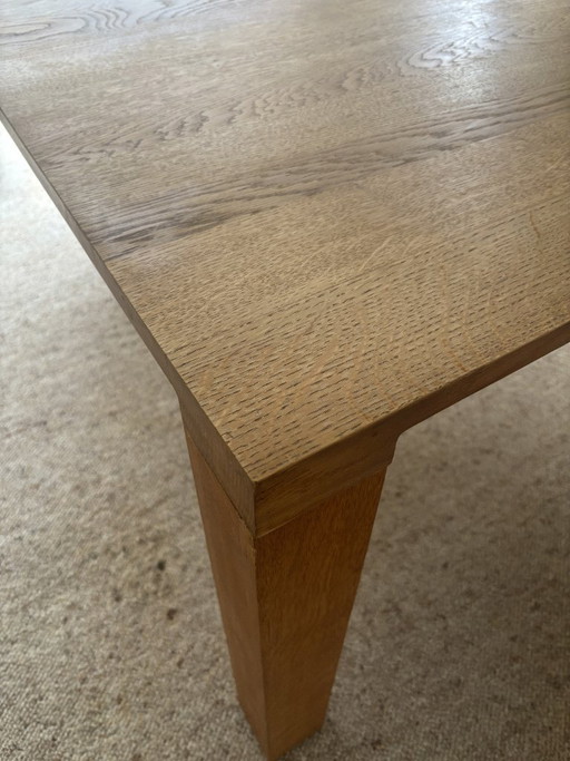 Leolux eettafel Vivre – massief eikenhout (200 × 100 × 75 cm)