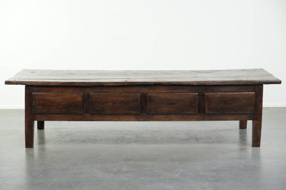 Image 1 of Großer antiker Couchtisch aus südeuropäischem Kastanienholz aus dem 18. Jahrhundert mit wunderschöner Patina