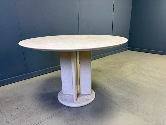 Mesa de comedor redonda francesa de travertino, década de 1970. – Mesas de comedor, Stone (photo 4 of 10)