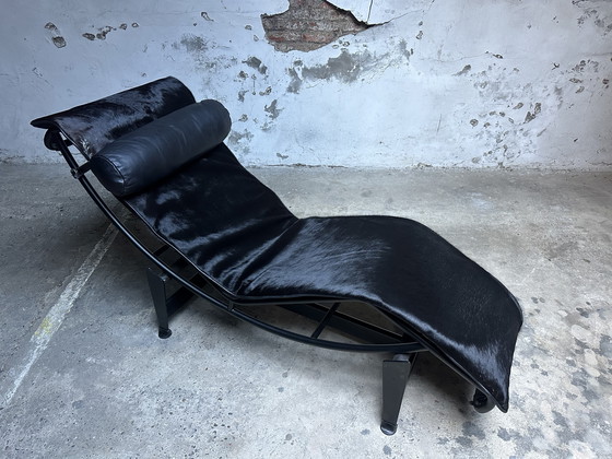 Image 1 of Vintage LC4 Chaise Longue zwart – Cassina