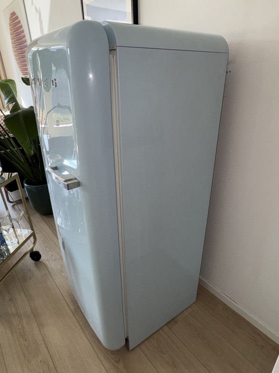 Image 1 of Frigorifero SMEG Fab28, colore azzurro pastello.