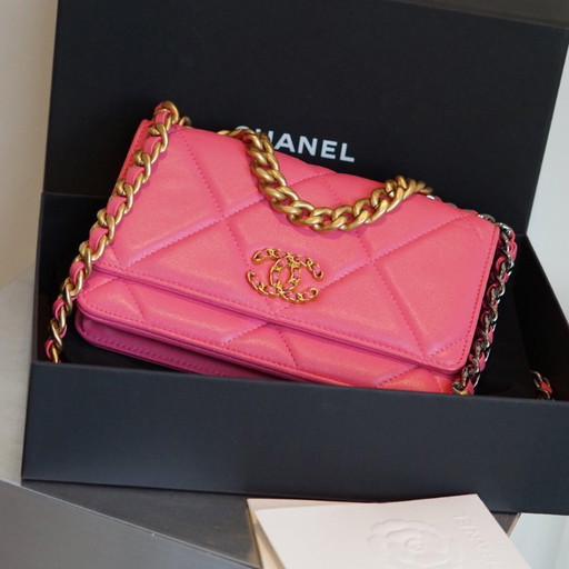 CHANEL PORTEMONNEE AAN KETTING 19