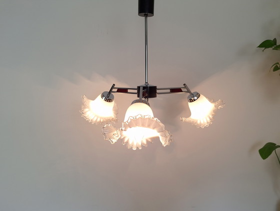 Image 1 of Vintage kroonluchter, 3 Arm Keramiek en Glas Tulp Plafondlamp, Vintage Licht Armatuur, 70s Hanglamp, Mid Century Modern Lam