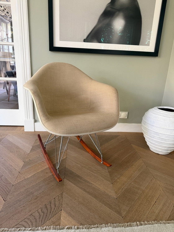 Fauteuil à bascule vintage Eames RAR -Herman Miller- noyer – Fauteuils d'appoint, Verre (photo 2 of 9)
