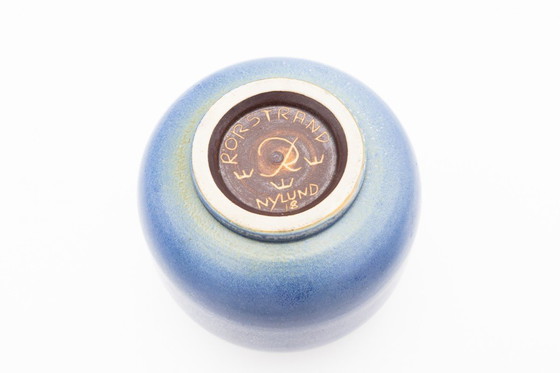 Image 1 of Gunnar Nylund, juego de dos jarrones y un cake stand, diseño escandinavo, mediados del siglo XX.