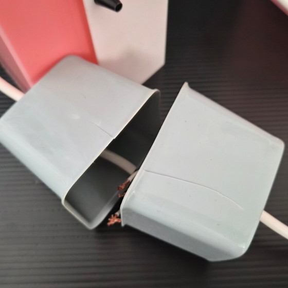 Image 1 of SET VAN 3 VINTAGE ROZE & WITTE PLEXIGLAS HANGERS UIT DE JAREN 50, ROCKABILLY-STIJL