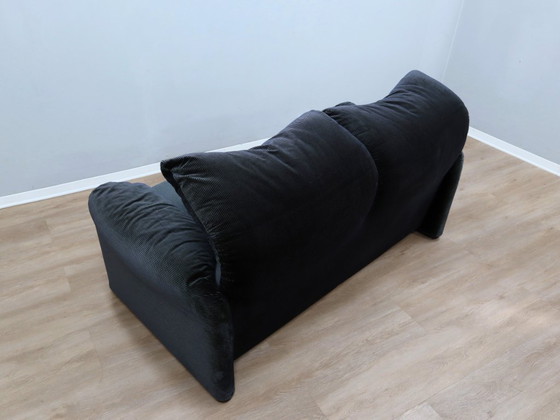 Image 1 of Divano Maralunga a 2 posti in velluto a righe Cassina anni '80