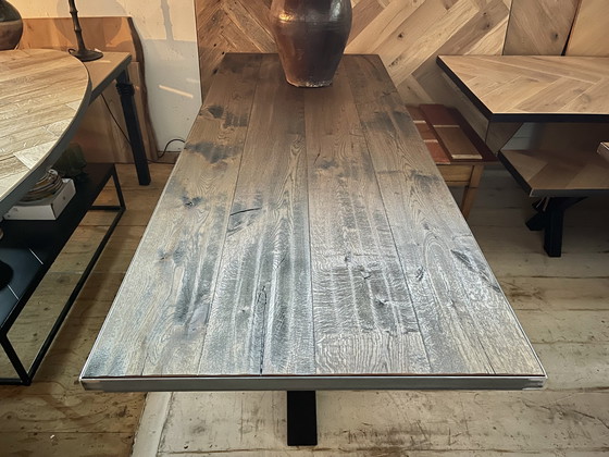 Image 1 of Rustiek gerecycled eikenhouten eettafel 