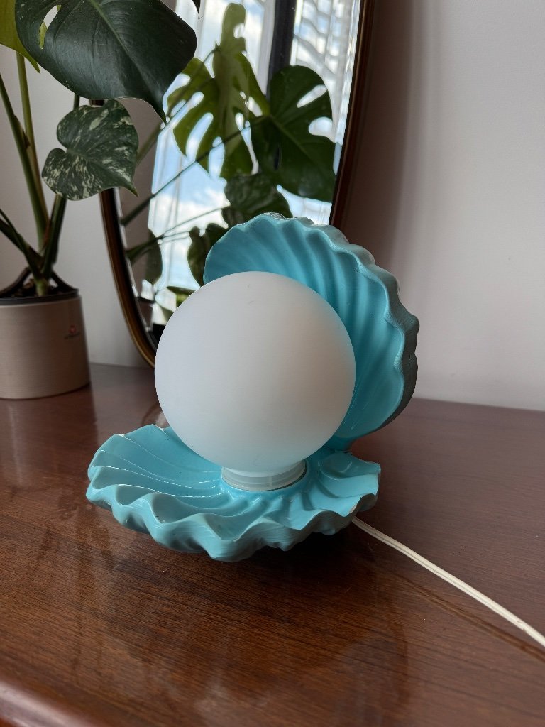 Vintage 1970s seashell lamp