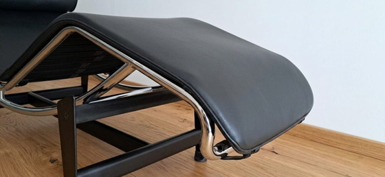 Image 1 of Chaise longue LC4 replica italiana in pelle nera (stile Le Corbusier) – Come nuova