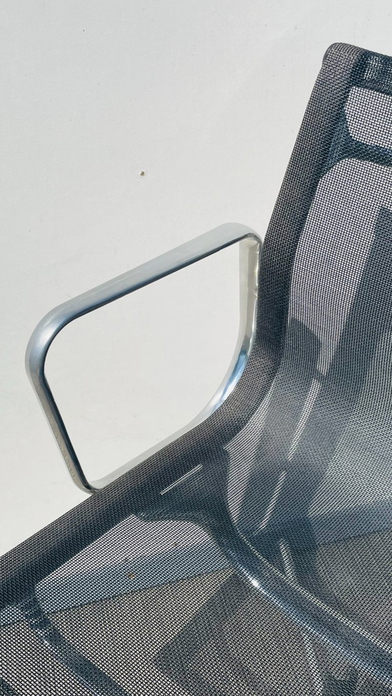 Image 1 of Paar van Vitra Eames Vintage Alu Group armstoelen